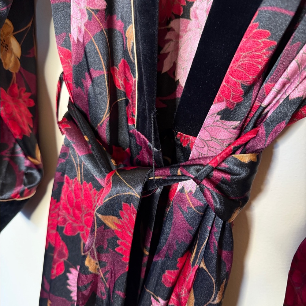 Jones New York Floral Satin Robe - Black and Red - Picture 3 of 7
